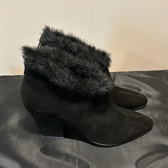 Aerosoles Black Suede Booties with Fur Trim BRAND NEW - Picture 2 of 5